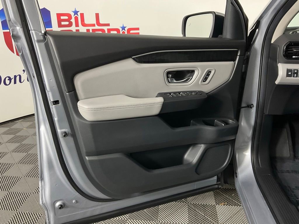 Used 2023 Honda Pilot Elite image 11