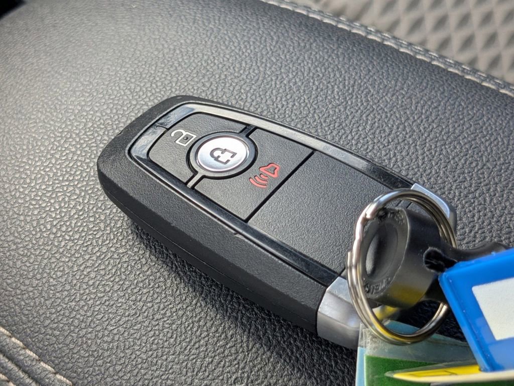 Certified 2020 Ford Escape SE image 33