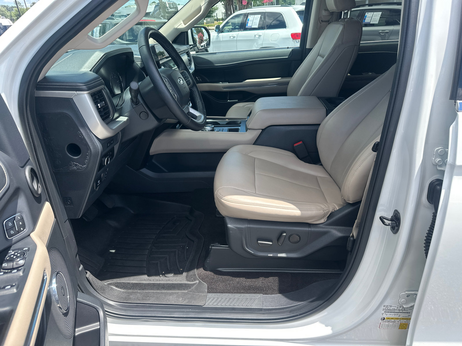 Certified 2023 Ford Expedition Max XLT RWD image 9