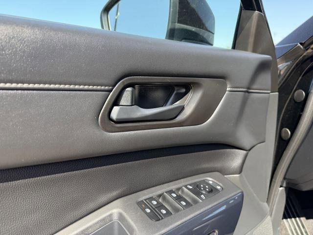 Used 2025 Nissan Pathfinder SV AWD/4WD image 13