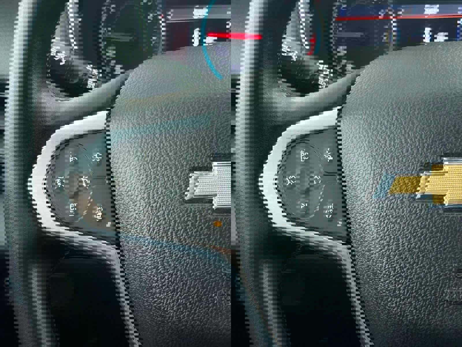 Used 2023 Chevrolet Traverse LT image 24