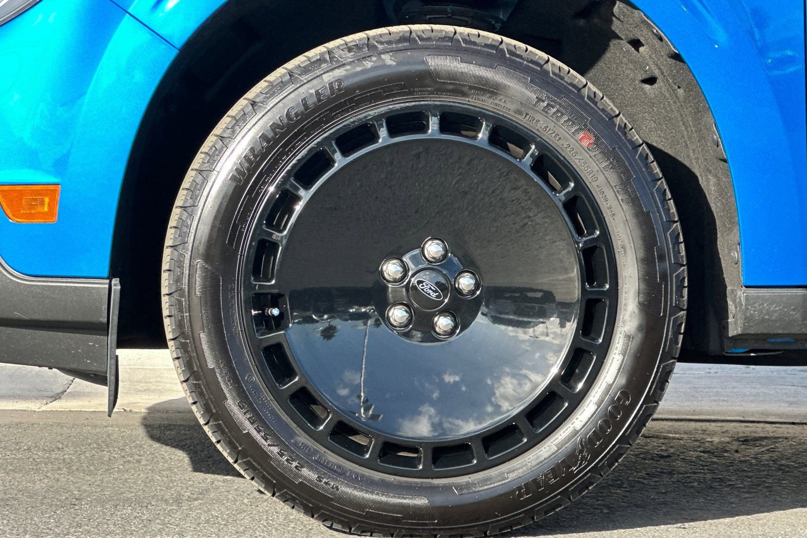 Certified 2025 Ford Maverick Lariat w/ Black Appearance Package image 25