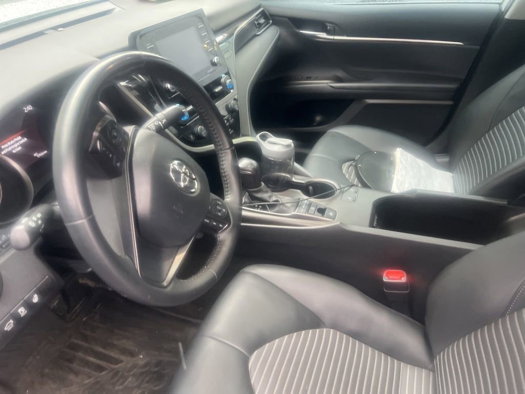 Used 2022 Toyota Camry SE w/ Cold Weather Package image 12