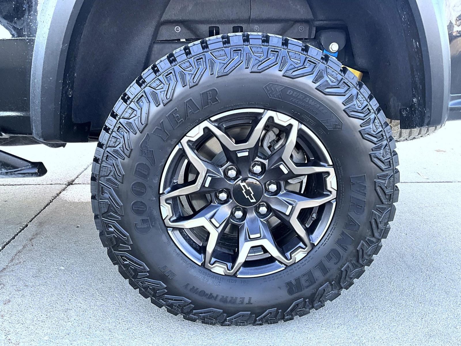 Used 2024 Chevrolet Colorado ZR2 w/ Technology Package AWD/4WD image 25