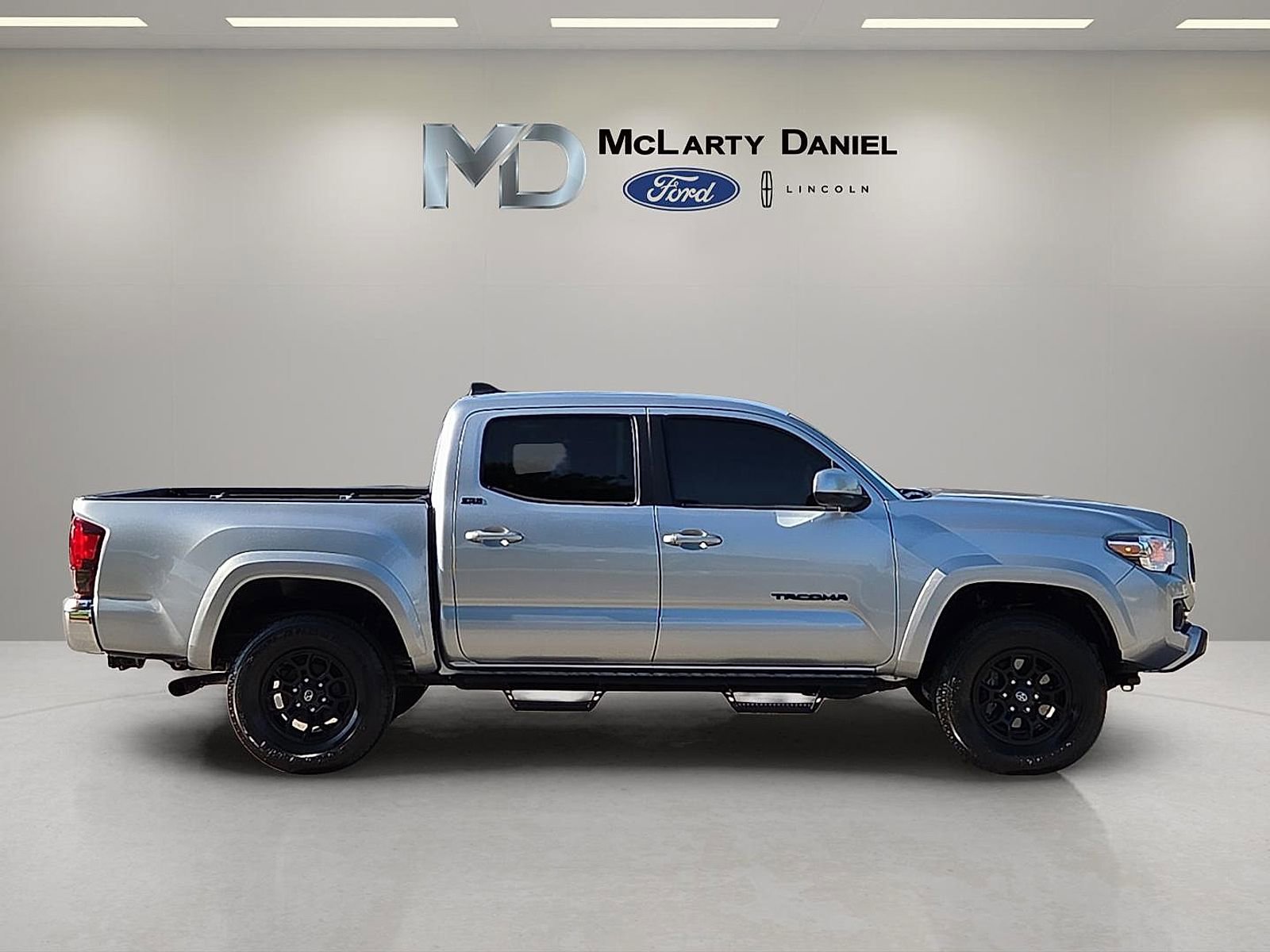 Used 2022 Toyota Tacoma SR5 RWD image 6