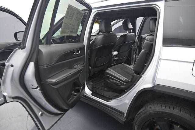 Used 2023 Jeep Grand Cherokee L Altitude AWD/4WD image 15