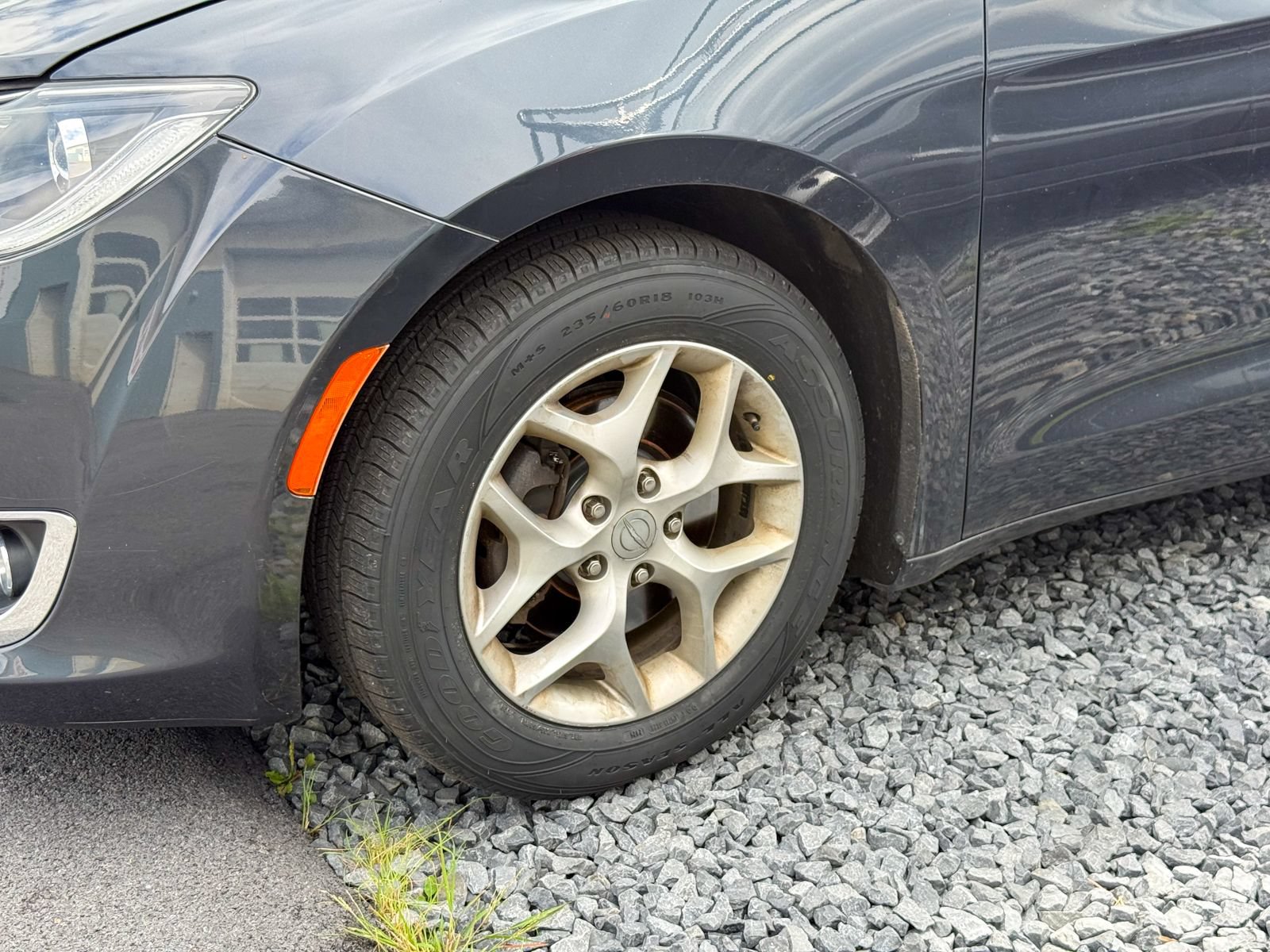 Used 2019 Chrysler Pacifica Touring Plus w/ Tire & Wheel Group FWD image 7