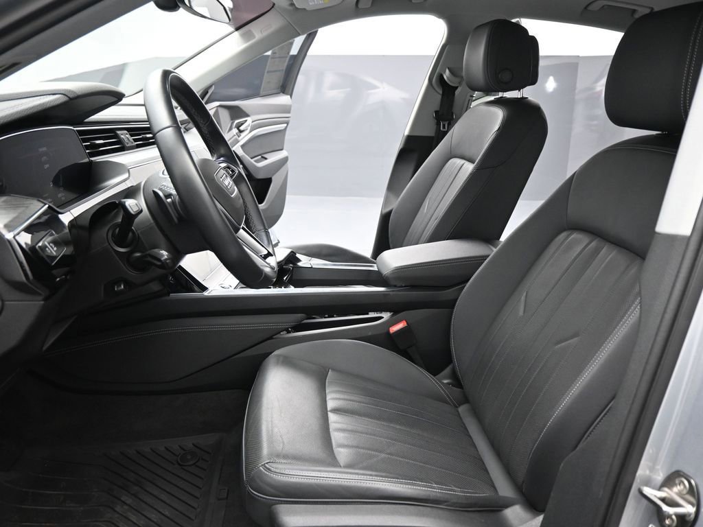 Used 2022 Audi e-tron Premium Plus image 9