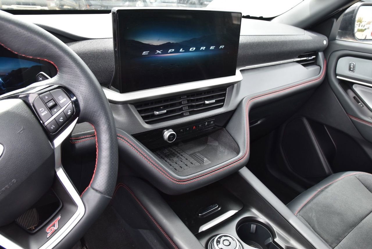 Certified 2025 Ford Explorer ST image 9
