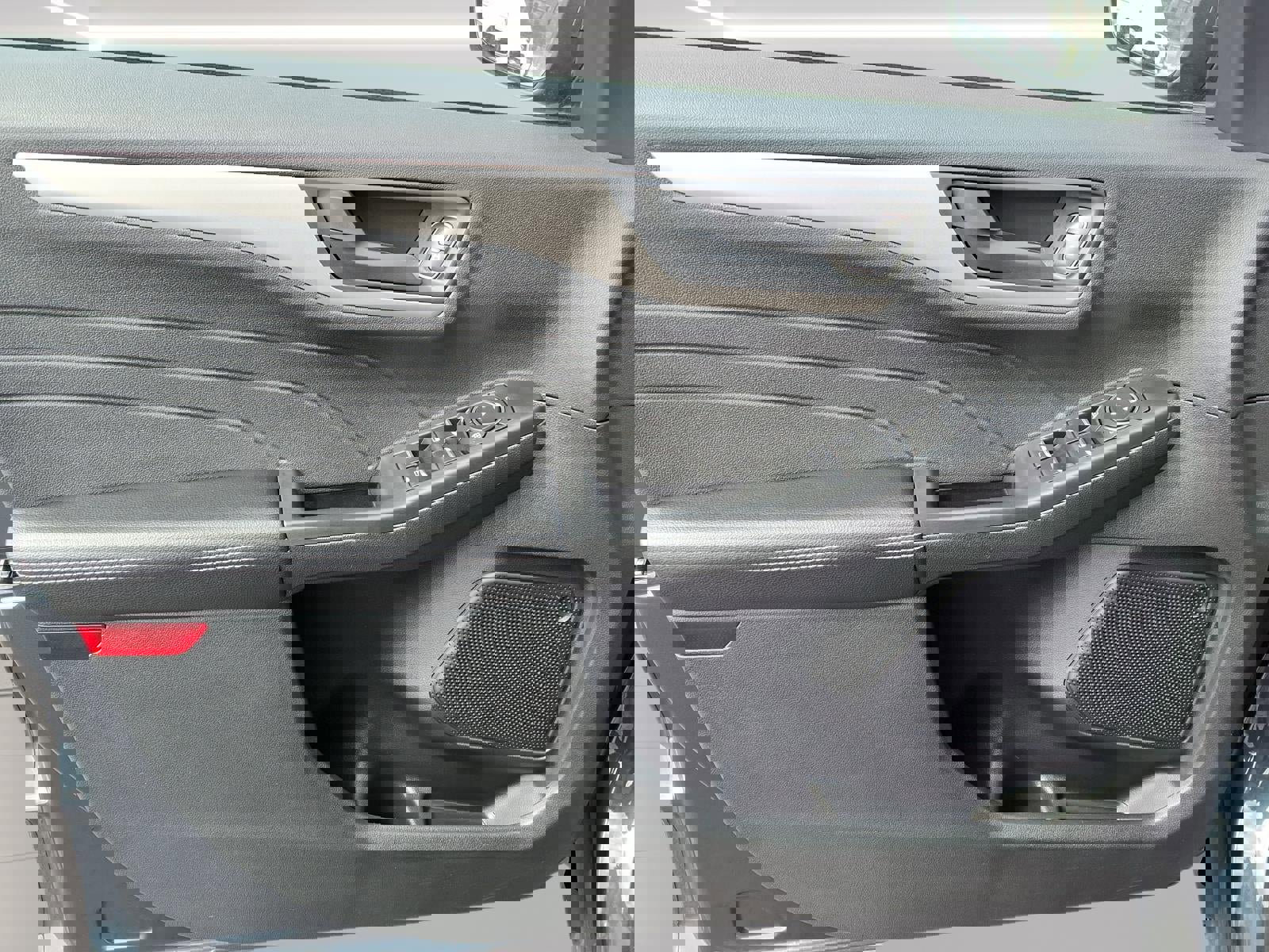 Certified 2022 Ford Escape SE w/ Cold Weather Package image 13