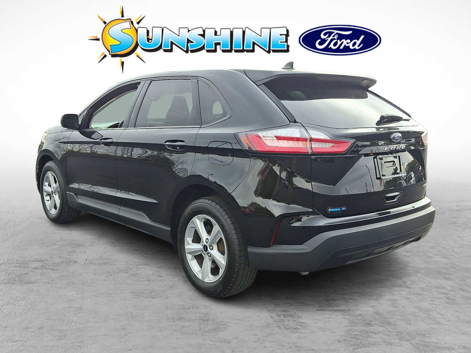 Certified 2024 Ford Edge SE image 2