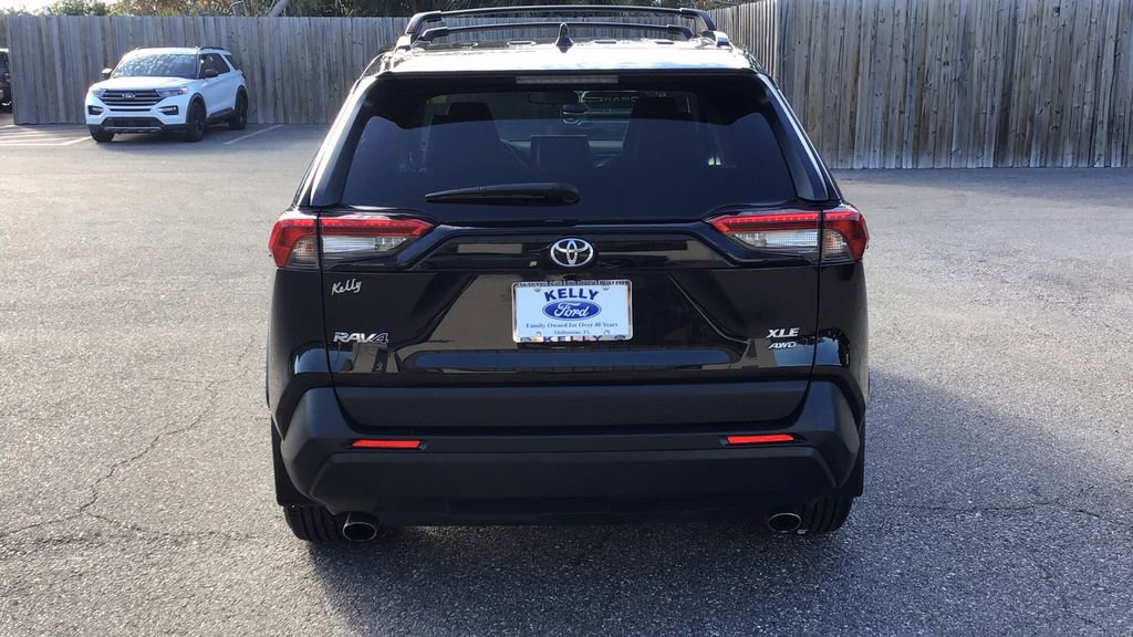 Used 2022 Toyota RAV4 XLE Premium image 6