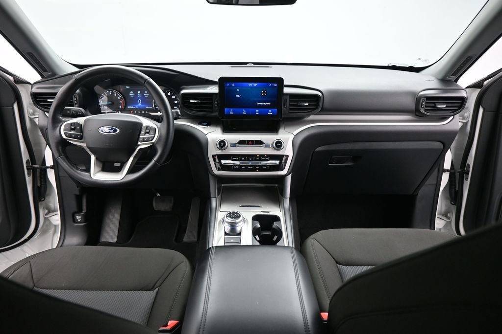 Certified 2024 Ford Explorer XLT RWD image 19