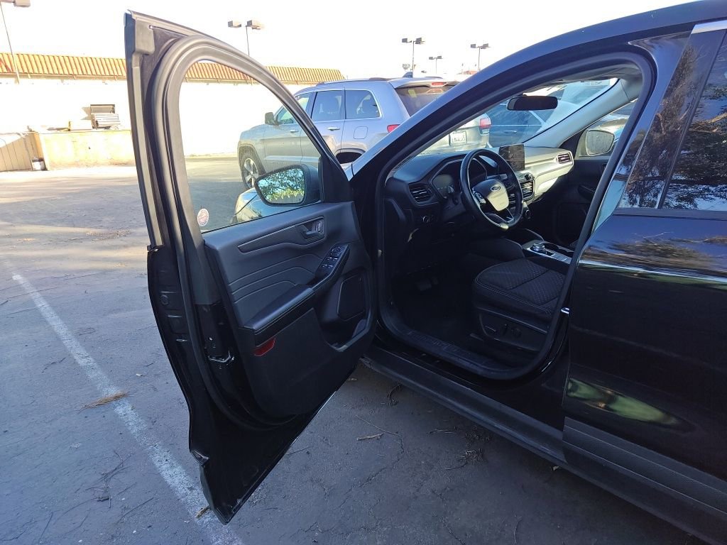 Certified 2024 Ford Escape Active w/ Cold Weather Package image 6