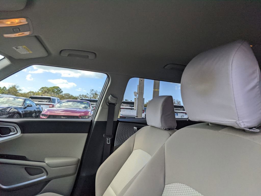 Used 2020 Kia Soul LX image 21