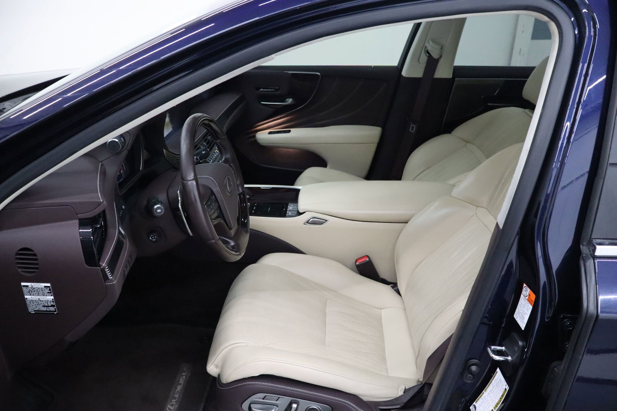 Used 2020 Lexus LS 500 w/ Interior Upgrade Package RWD image 27