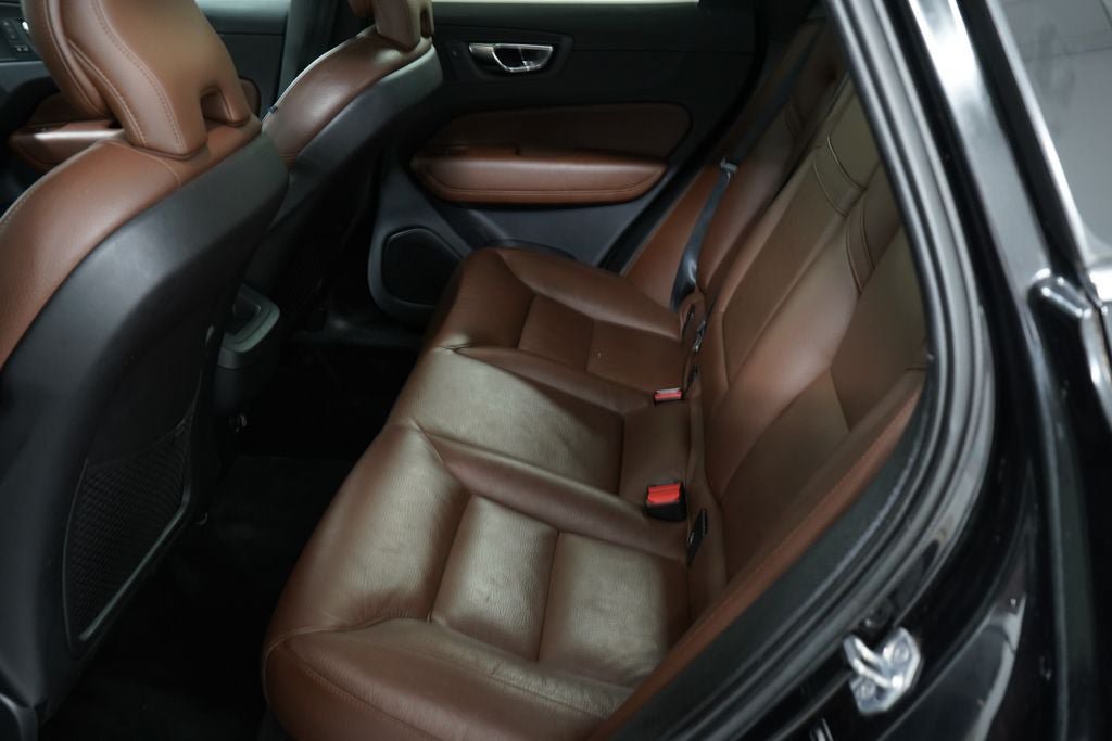 Used 2019 Volvo XC60 T5 Momentum w/ Premium Package AWD/4WD image 26
