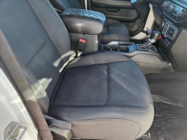 Used 2018 Jeep Wrangler Unlimited Sahara w/ Cold Weather Group image 20