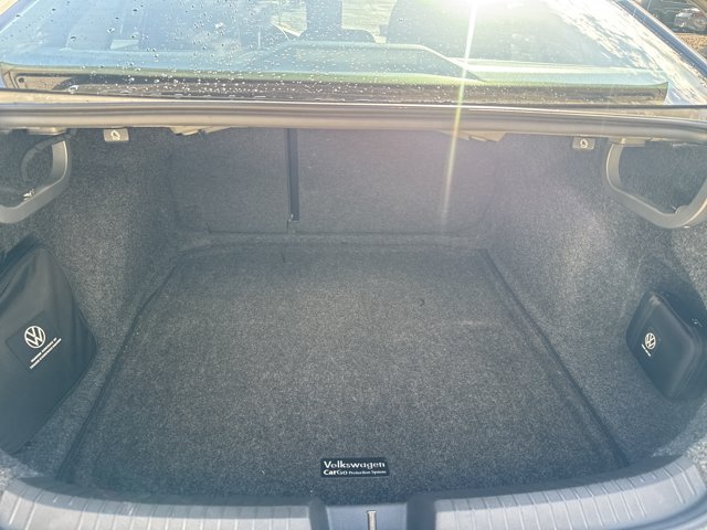 Used 2023 Volkswagen Jetta SE w/ Panoramic Sunroof Package FWD image 6