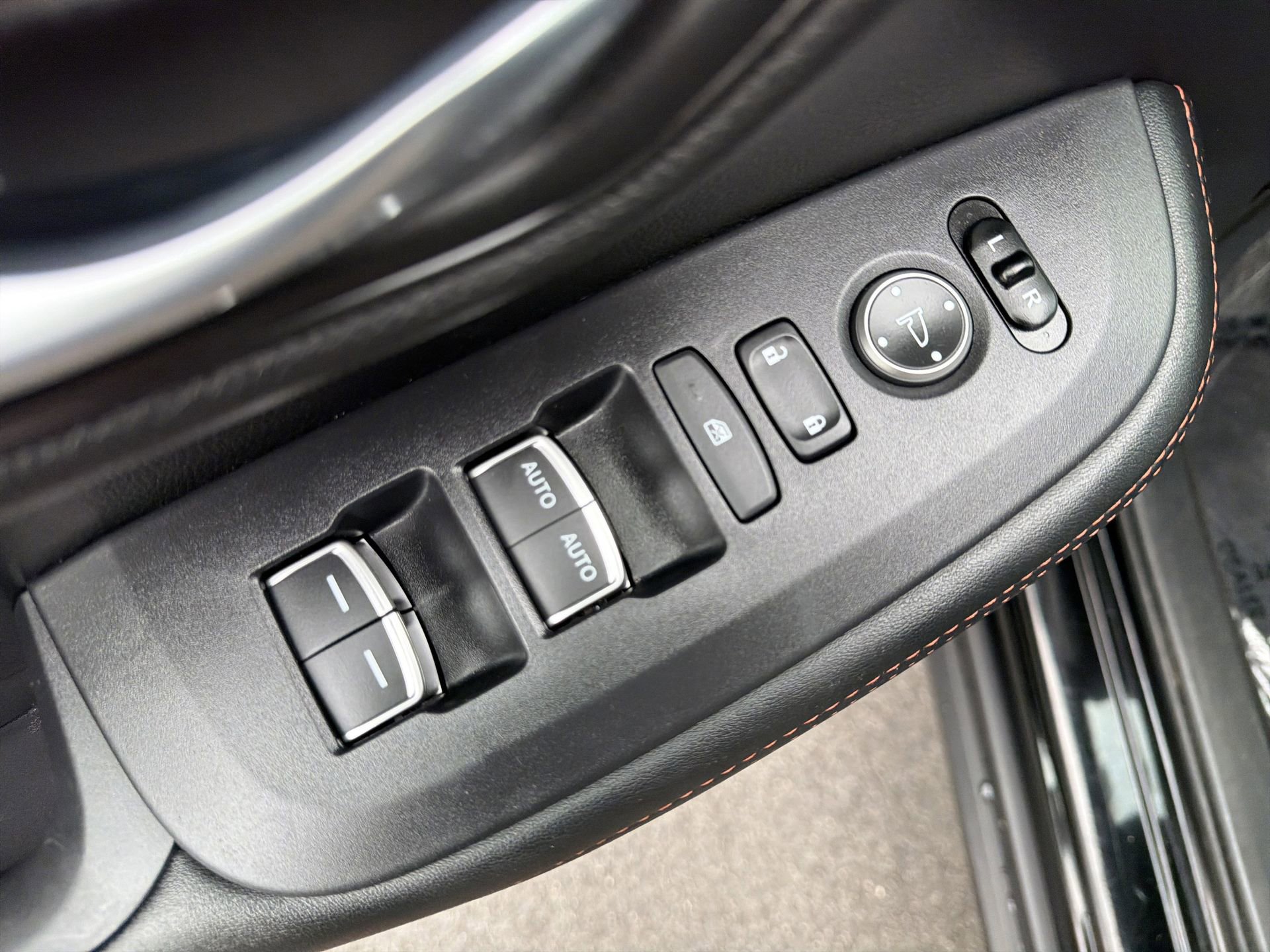 Used 2025 Honda HR-V Sport image 17