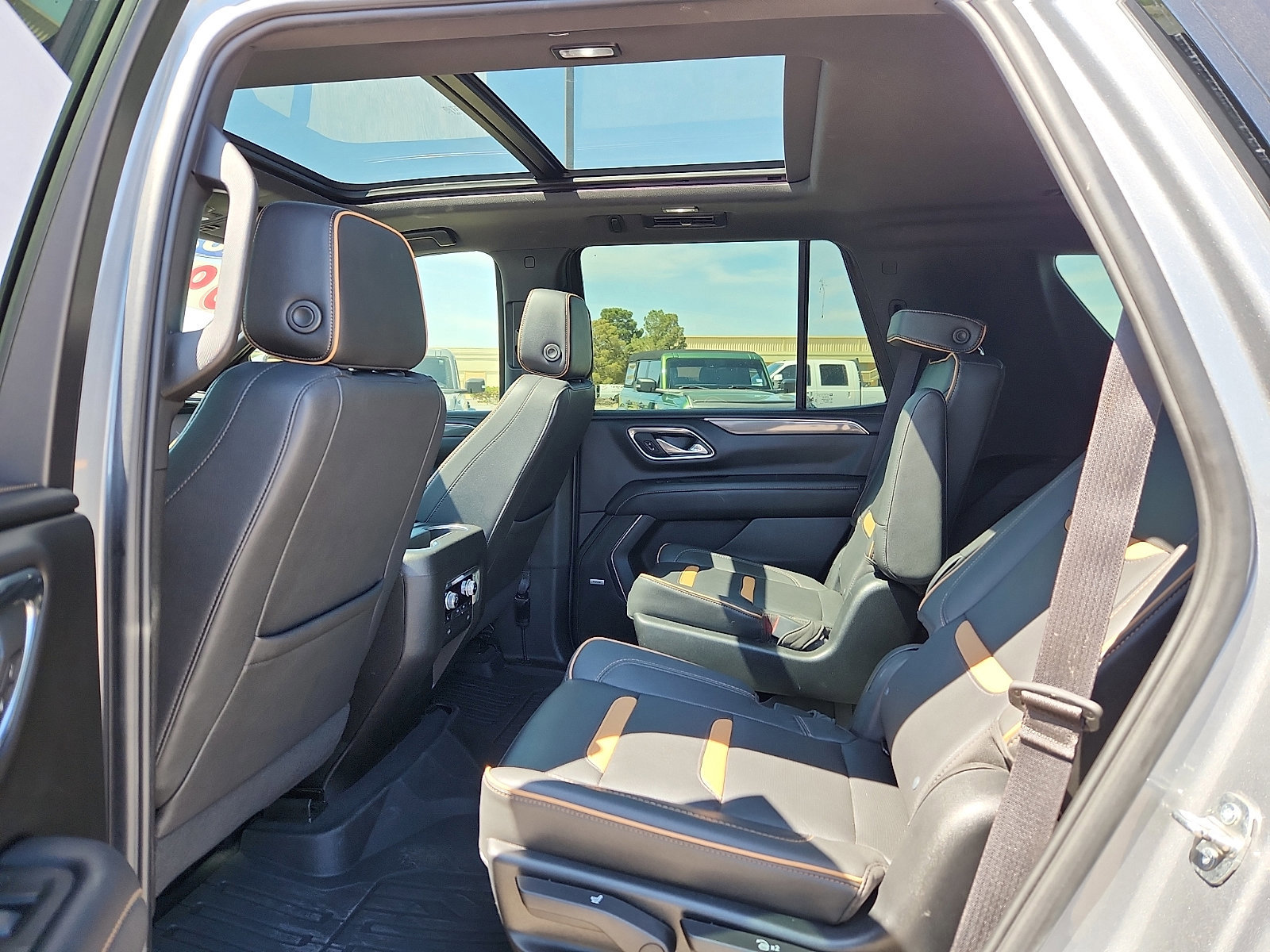 Used 2023 GMC Yukon AT4 w/ AT4 Premium Plus Package image 9