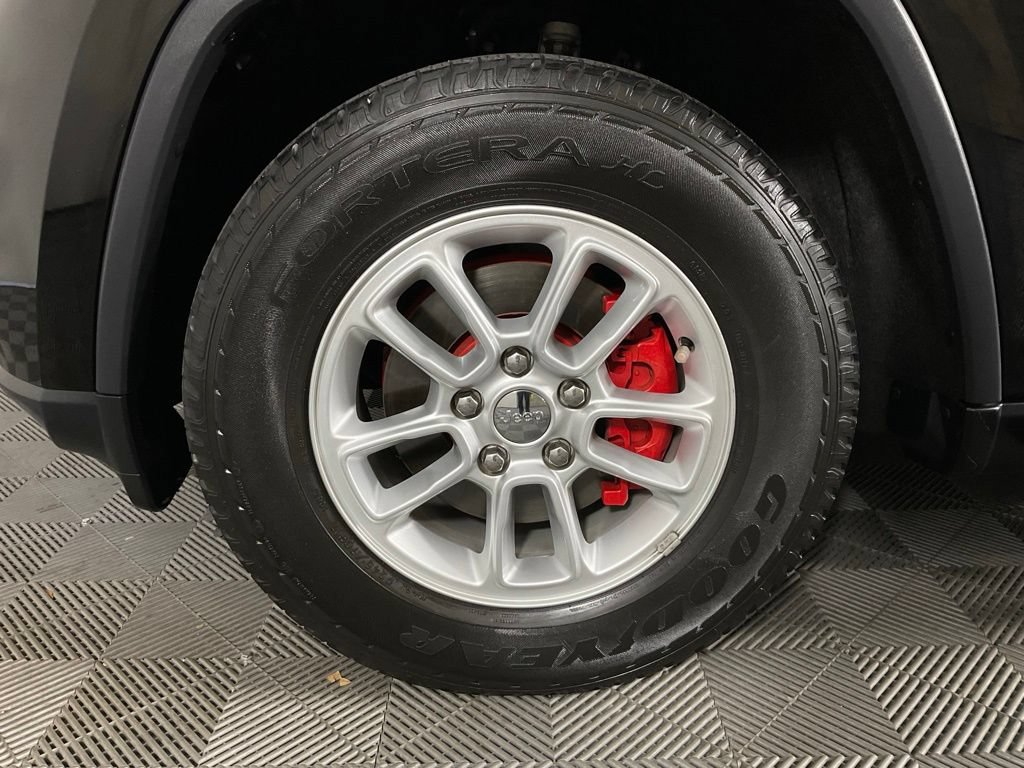 Used 2018 Jeep Grand Cherokee Laredo RWD image 10