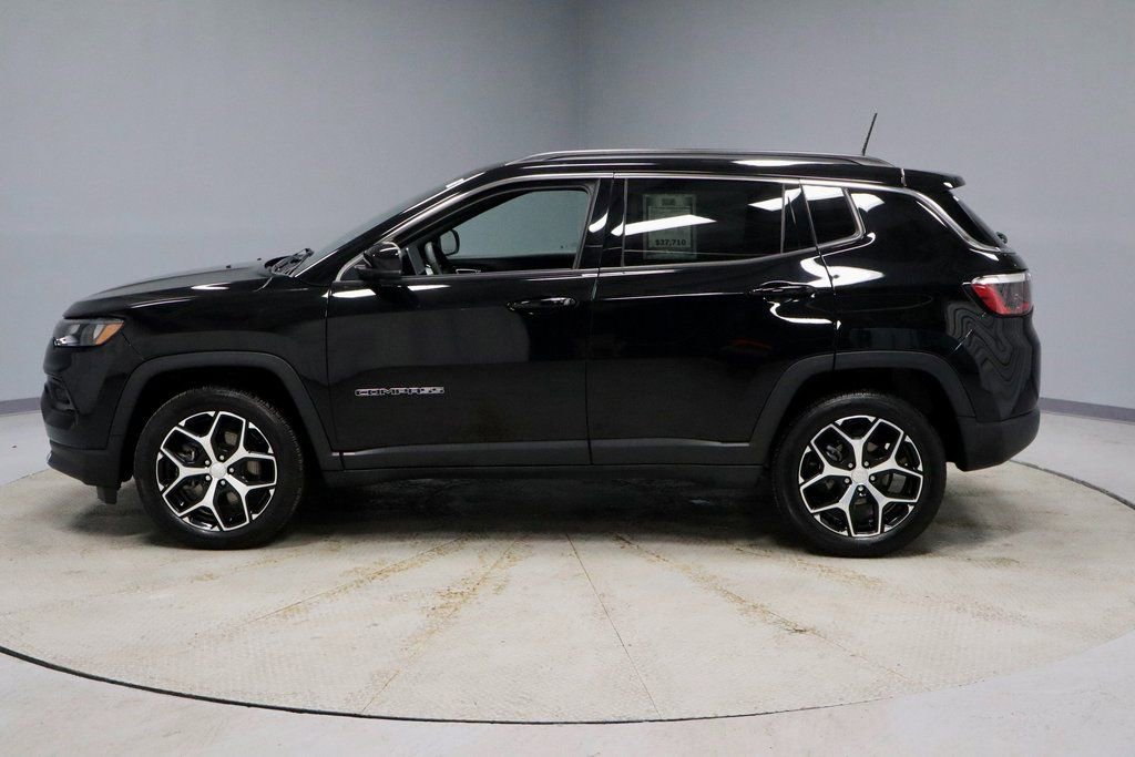Used 2024 Jeep Compass Limited image 2