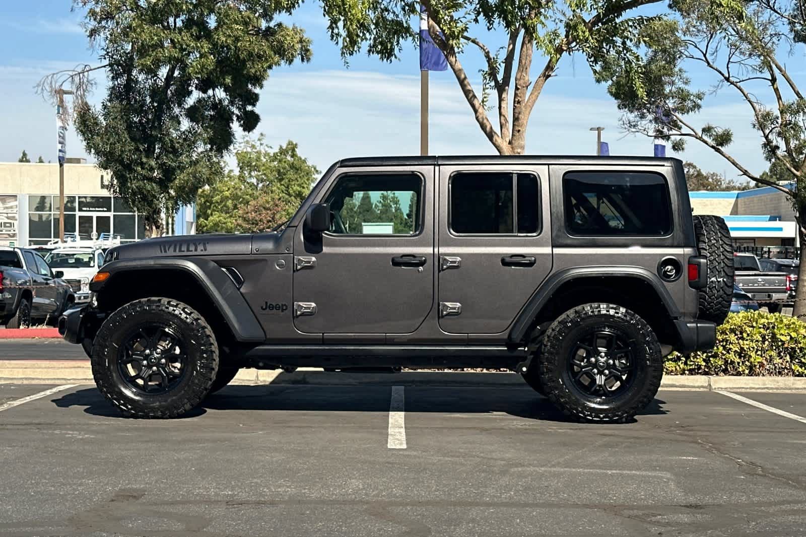 Used 2025 Jeep Wrangler Unlimited Sport AWD/4WD image 6