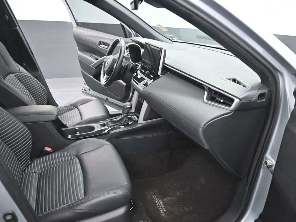 Used 2023 Toyota Corolla Cross XSE w/ Convenience Package image 16