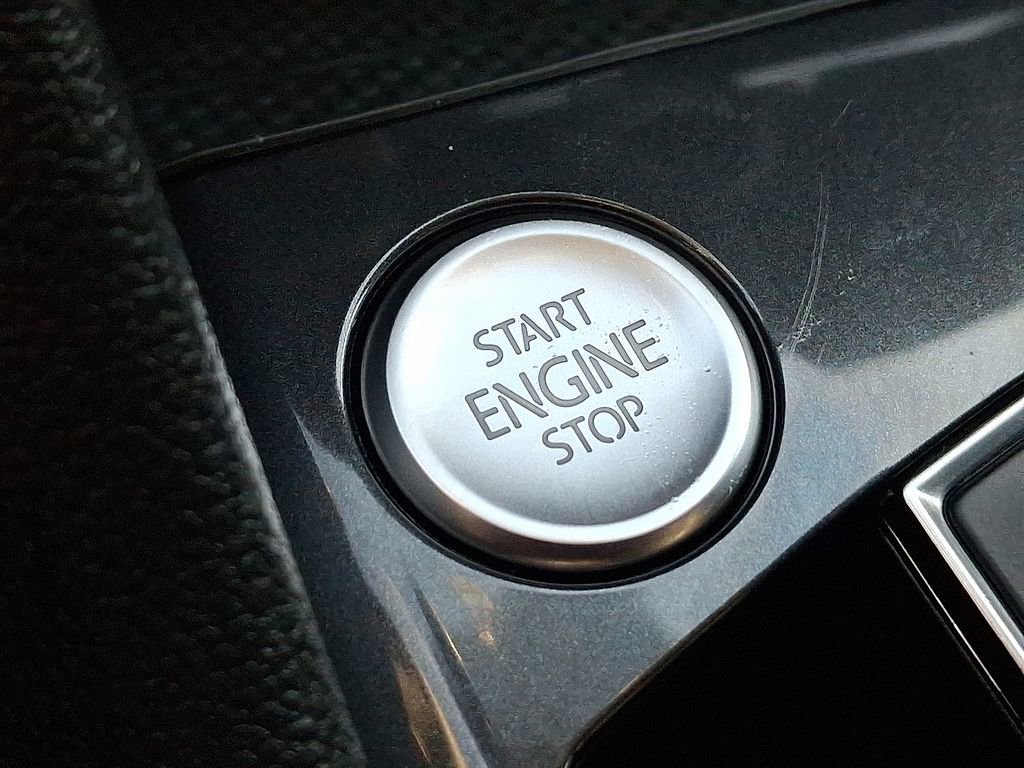 Used 2021 Volkswagen Tiguan SE image 22