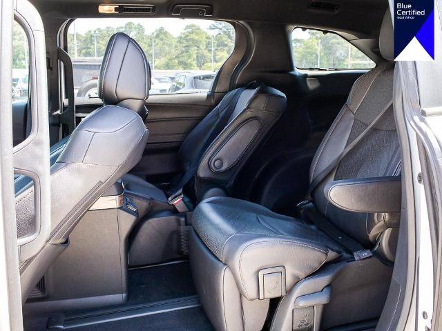 Used 2025 Toyota Sienna Platinum AWD/4WD image 17