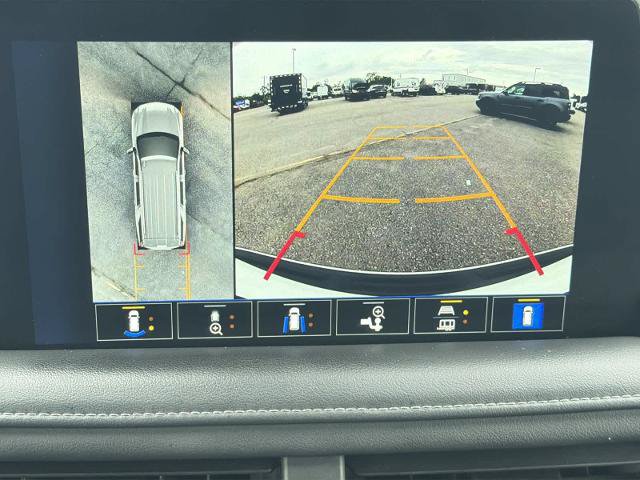 Used 2022 Chevrolet Suburban Z71 w/ Luxury Package AWD/4WD image 27