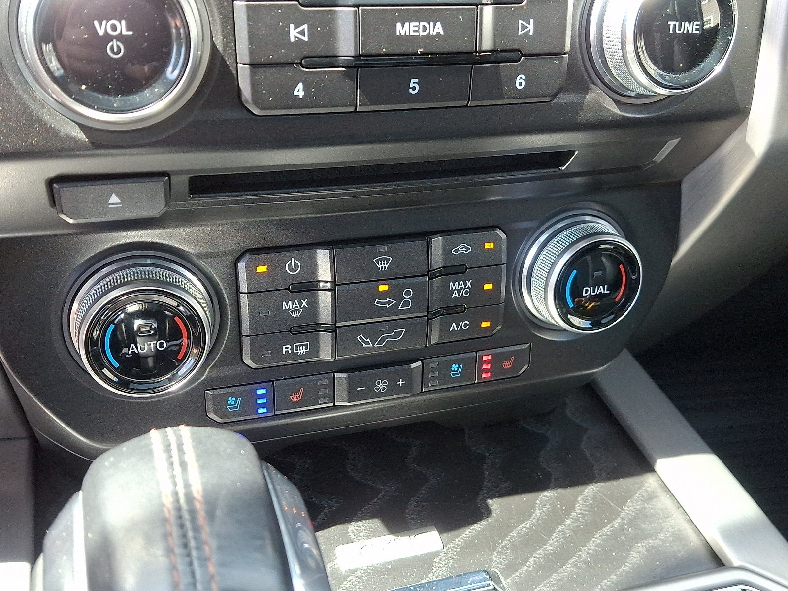 Certified 2018 Ford F150 Platinum AWD/4WD image 17