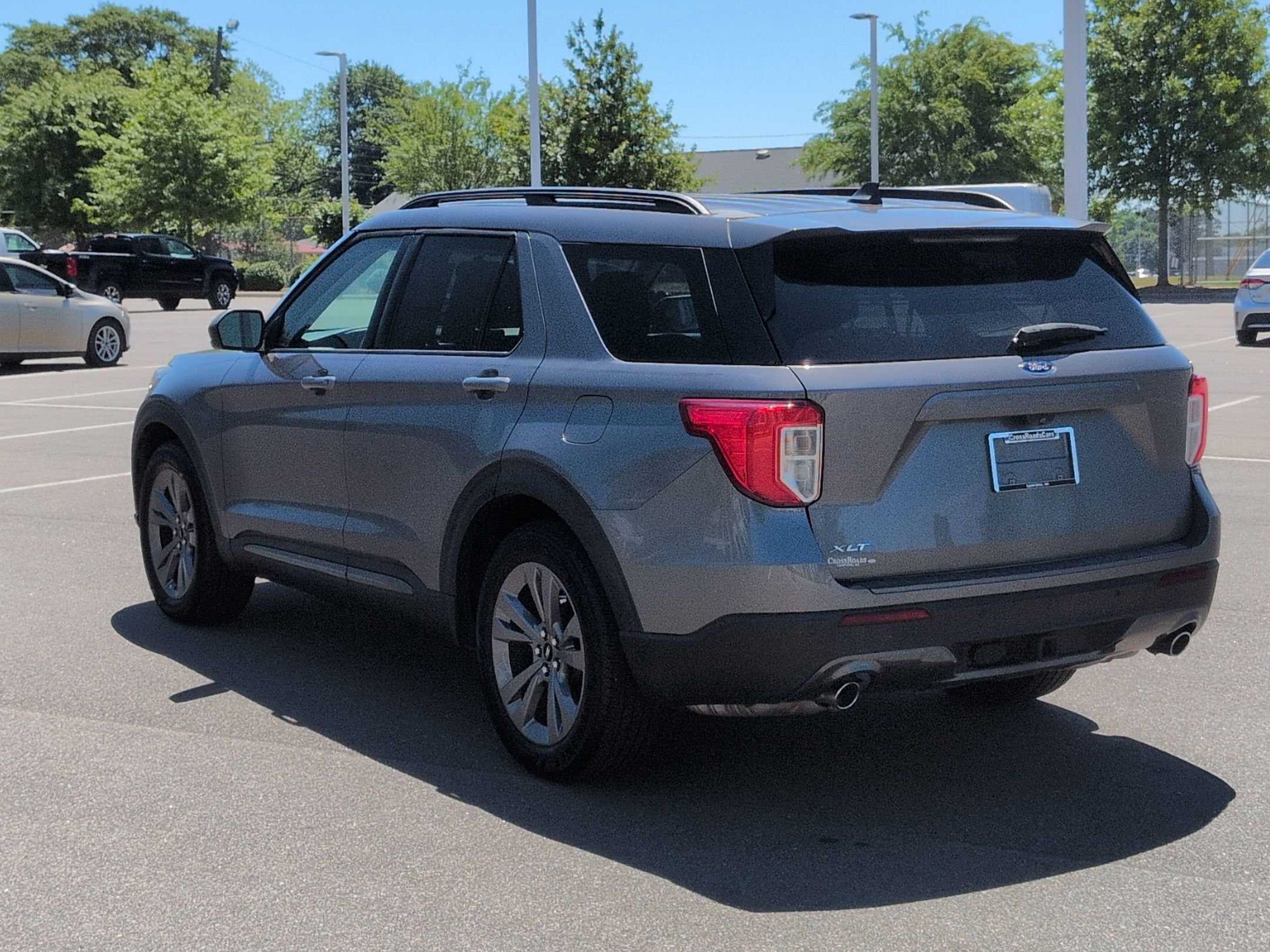 Certified 2021 Ford Explorer XLT w/ Equipment Group 202A RWD image 3