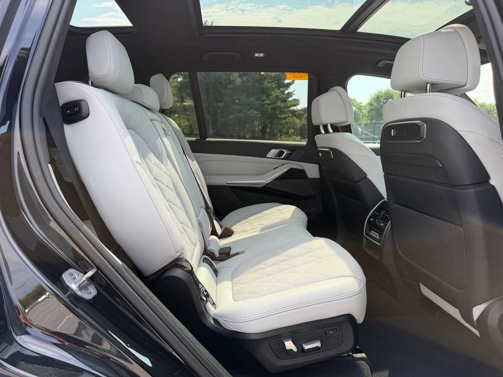 Used 2024 BMW X7 xDrive40i AWD/4WD image 15