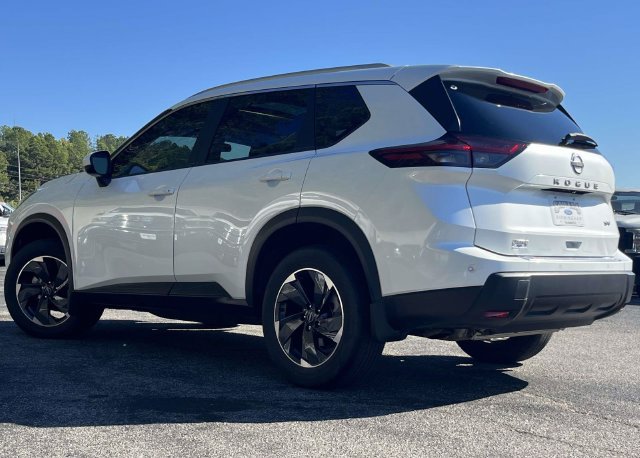 Used 2024 Nissan Rogue SV w/ SV Premium Package FWD image 6