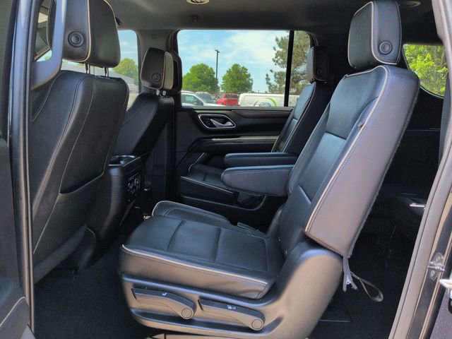 Used 2022 Chevrolet Suburban Premier RWD image 17