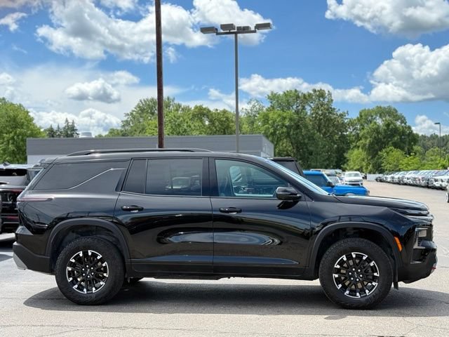 Used 2024 Chevrolet Traverse Z71 w/ Enhanced Driving Package AWD/4WD image 43
