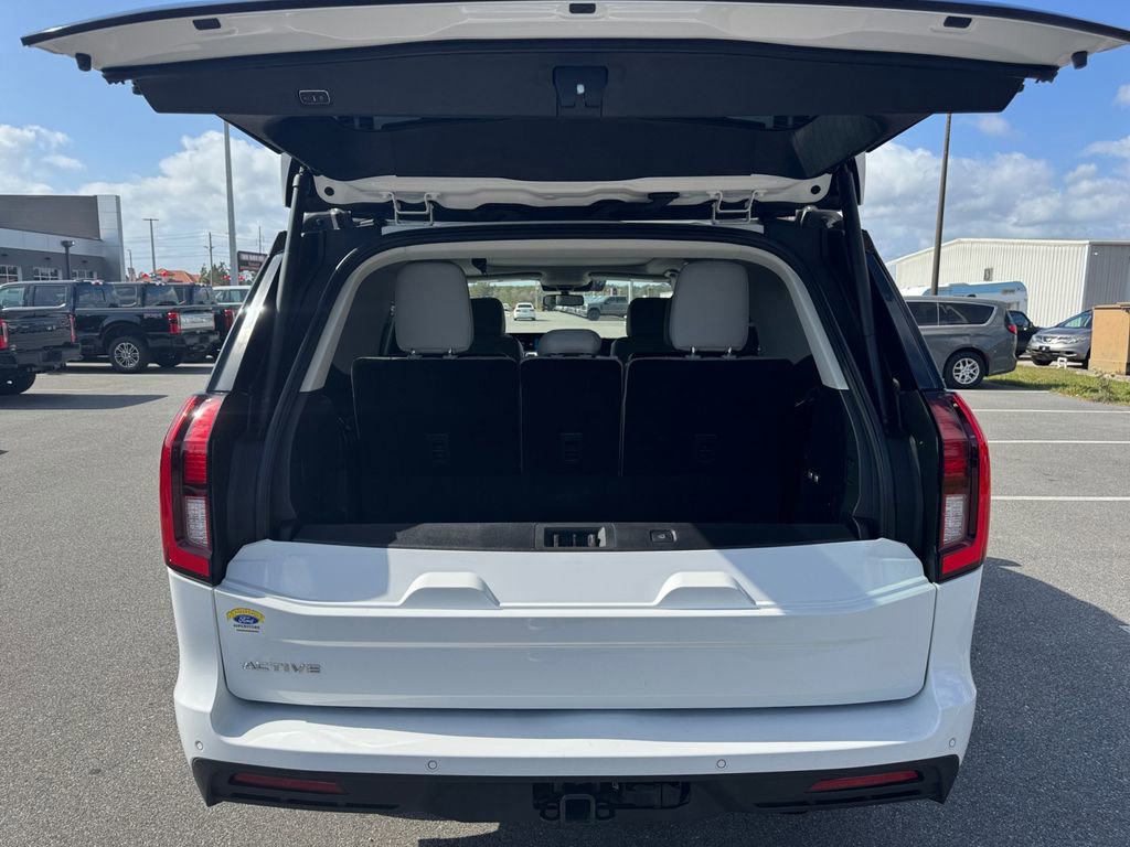 Certified 2025 Ford Expedition Active image 18