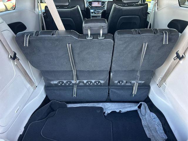 Used 2024 Chrysler Pacifica Limited FWD image 15