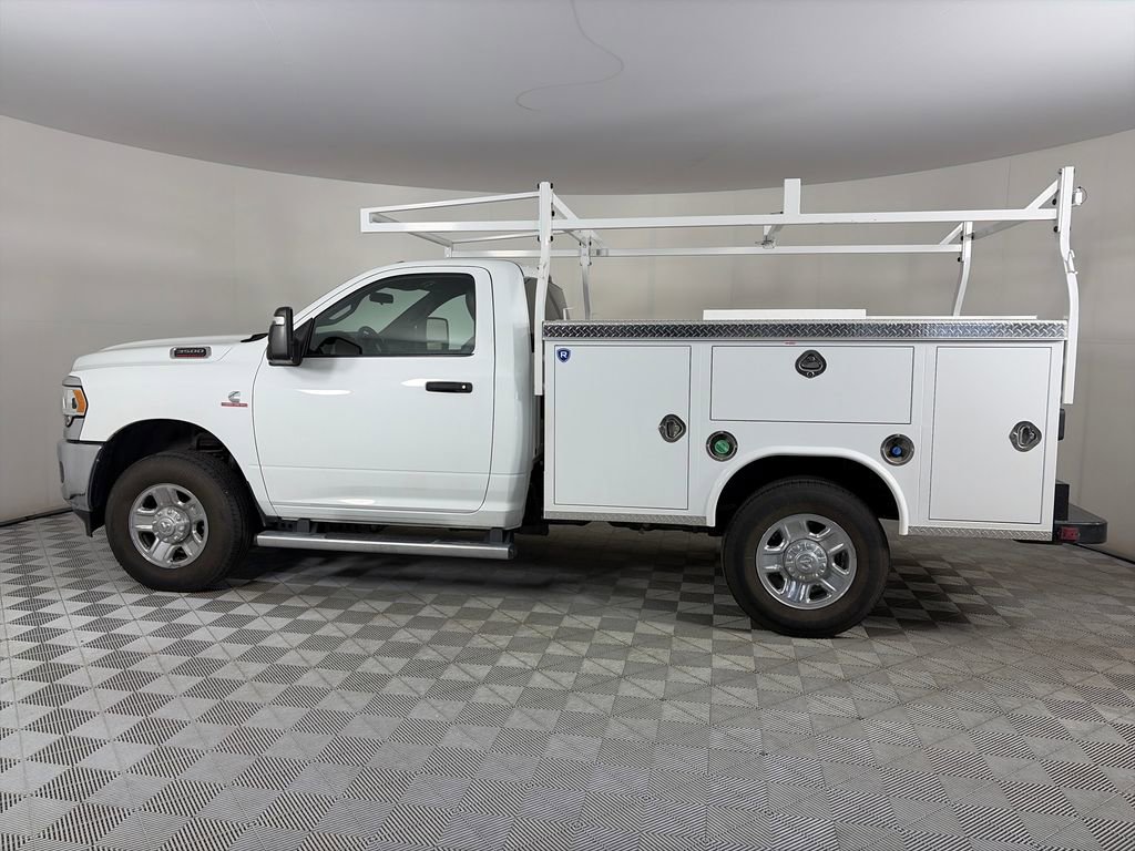 Used 2024 RAM 3500 Tradesman w/ Chrome Appearance Group AWD/4WD image 4