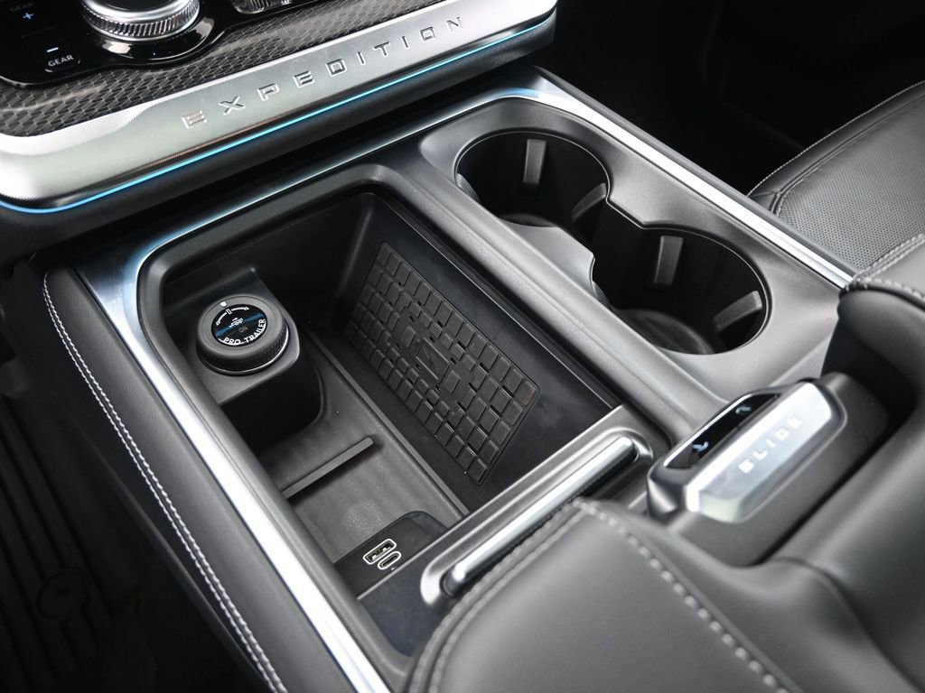 Certified 2025 Ford Expedition Platinum w/ Stealth Appearance Package image 46