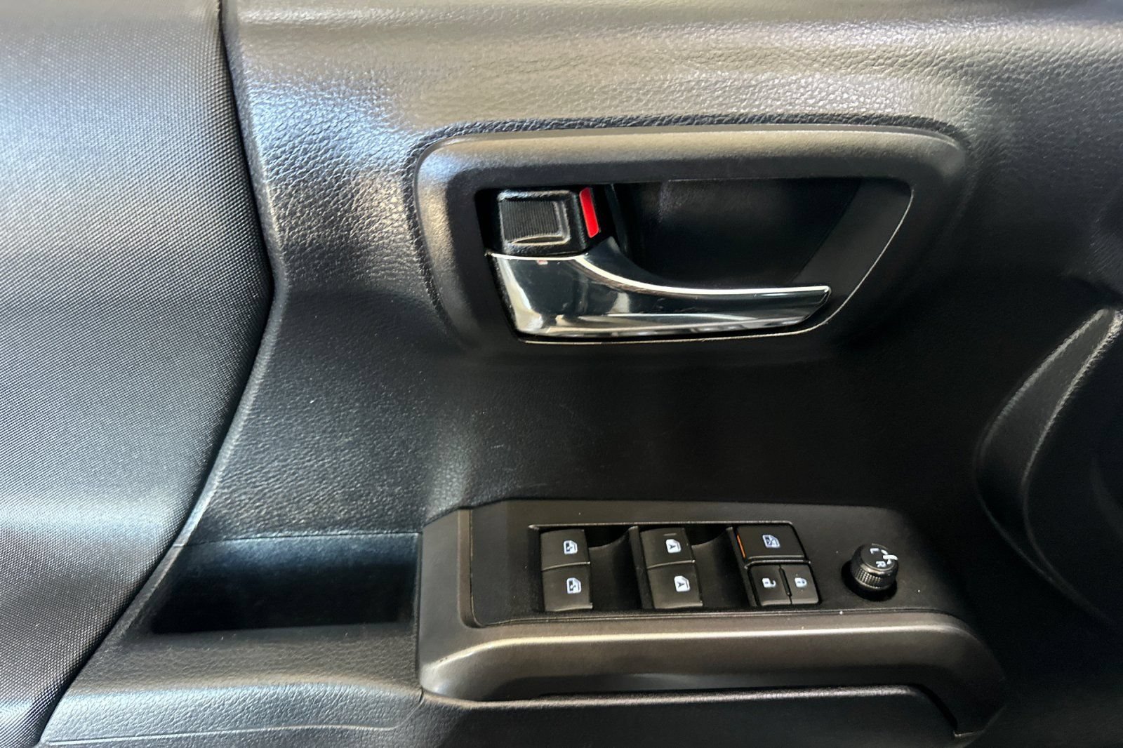 Used 2021 Toyota Tacoma TRD Off-Road w/ TRD Premium Off Road Package AWD/4WD image 10