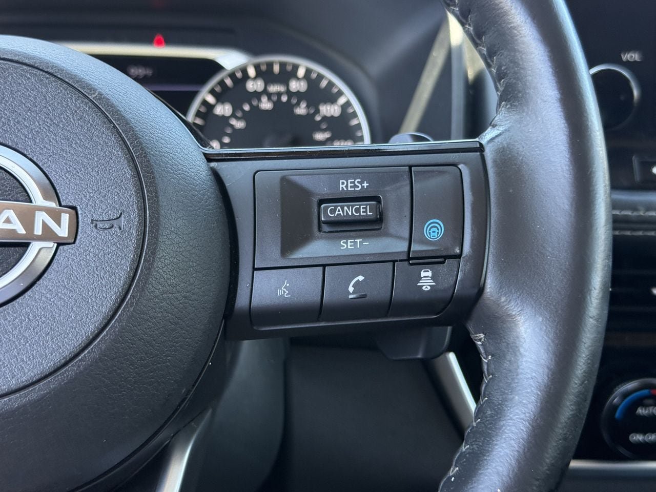 Used 2023 Nissan Rogue SL w/ SL Premium Package FWD image 13
