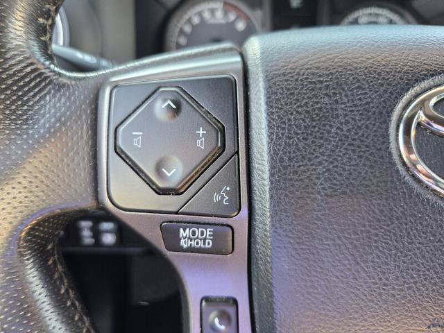 Used 2017 Toyota Tacoma TRD Sport AWD/4WD image 31