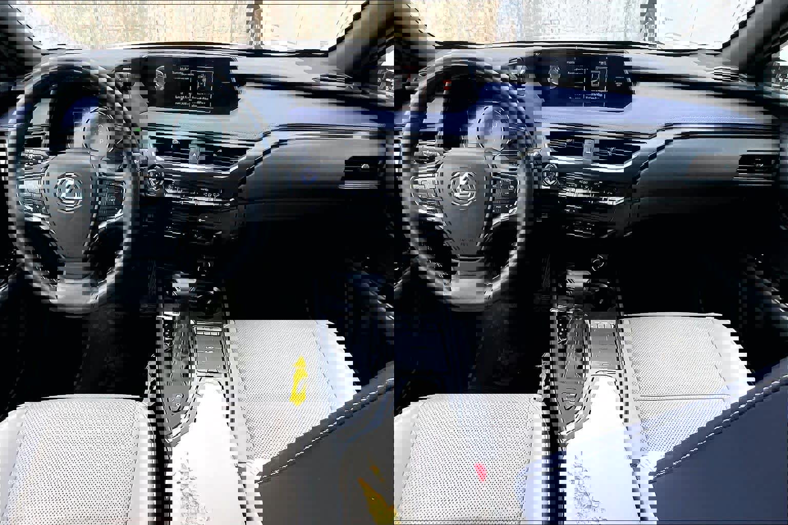 Used 2020 Lexus UX 250h w/ Premium Package image 15