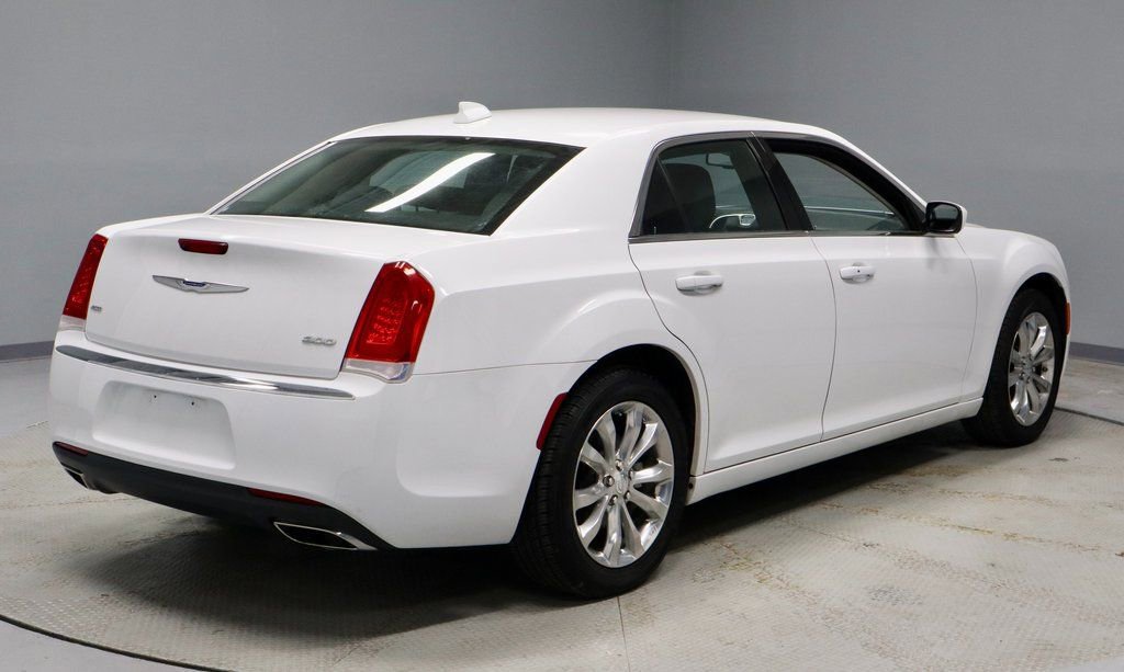 Used 2022 Chrysler 300 Touring image 5