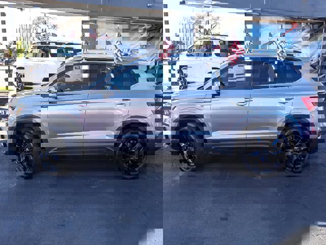 Used 2023 Volkswagen Taos SE w/ Black Wheel Package image 6