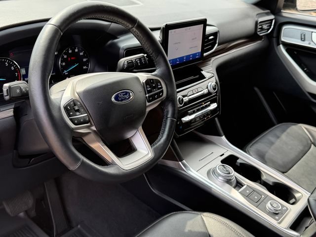 Certified 2022 Ford Explorer Limited w/ Equipment Group 301A AWD/4WD image 17