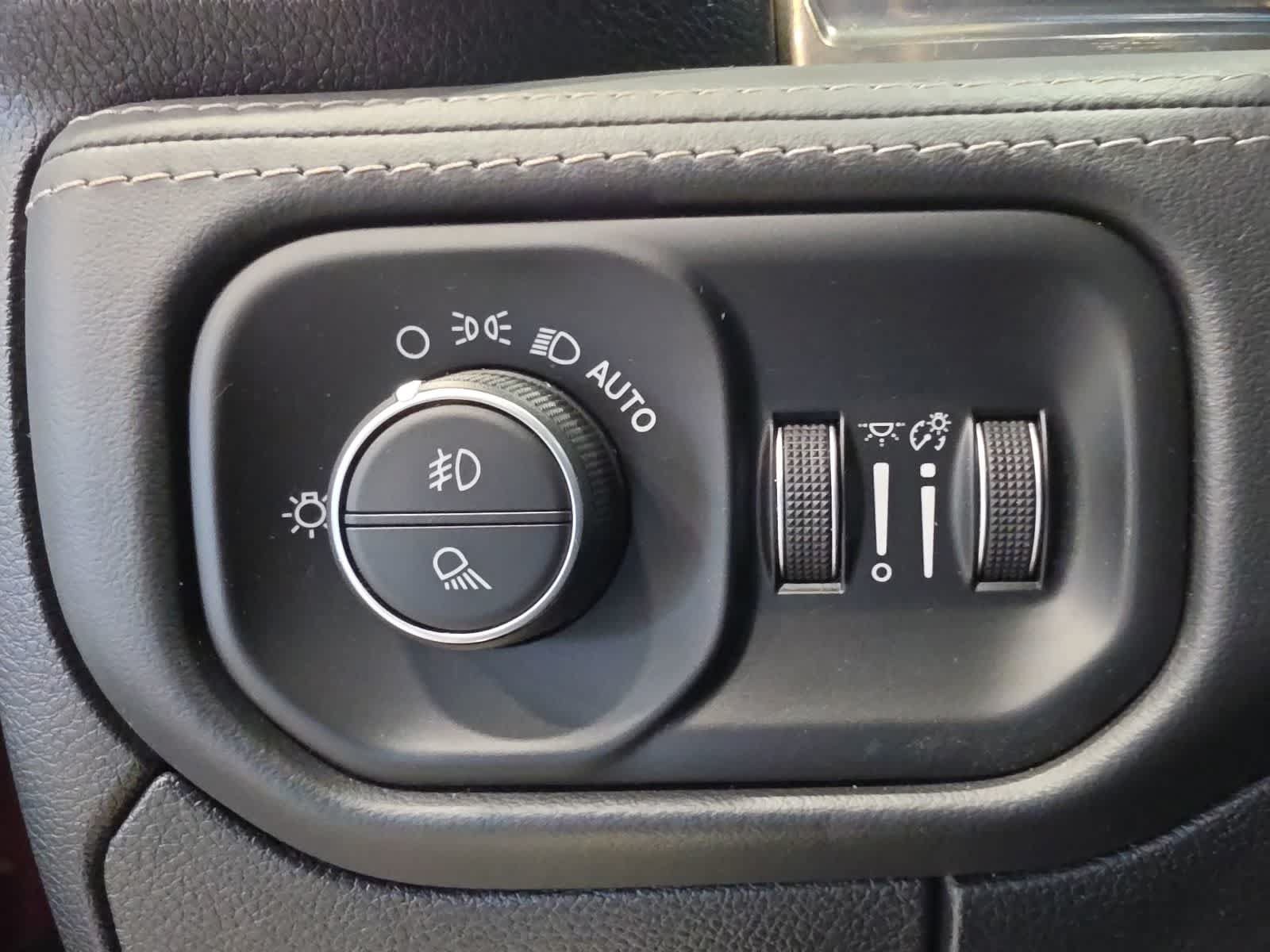 Used 2020 RAM 1500 Limited w/ Body-Colour Bumper Group AWD/4WD image 24